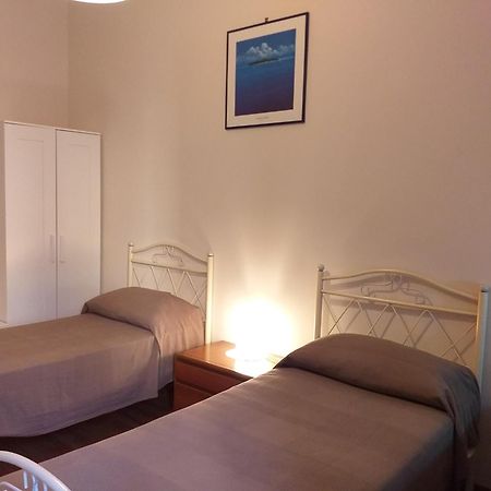 Relax In Centro Bed & Breakfast Napoli Bagian luar foto