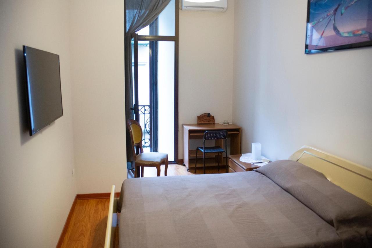 Relax In Centro Bed & Breakfast Napoli Bagian luar foto